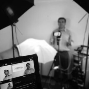 Jerson Fuentes grabando videos